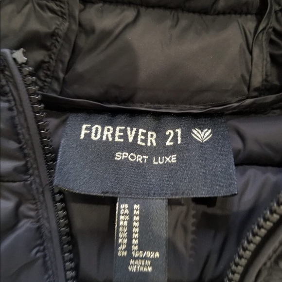 Forever 21 lightweight hooded puffer jacket - Picture 5 of 6